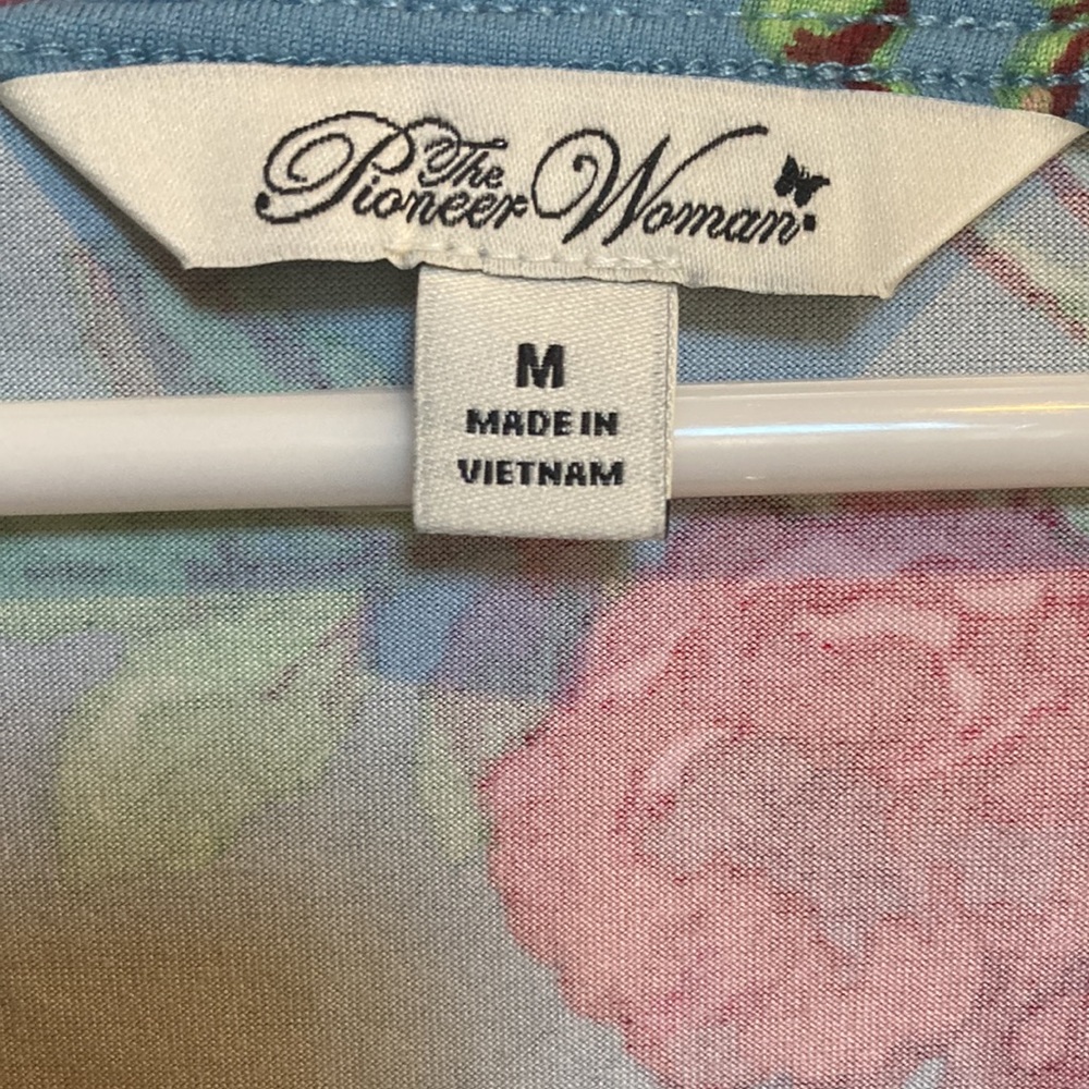 🆕 The Pioneer Woman Rose Floral Shirt BRAND NEW !! - Picture 2 of 3